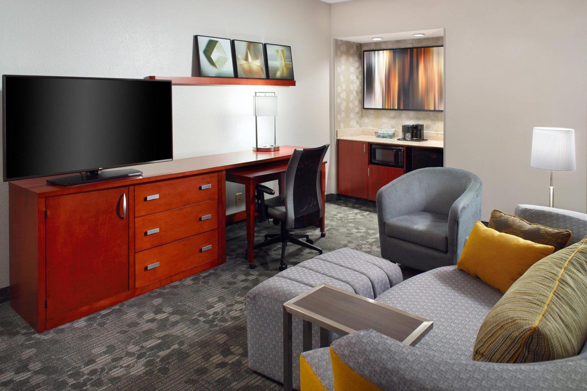 Courtyard By Marriott Greensboro Exterior foto