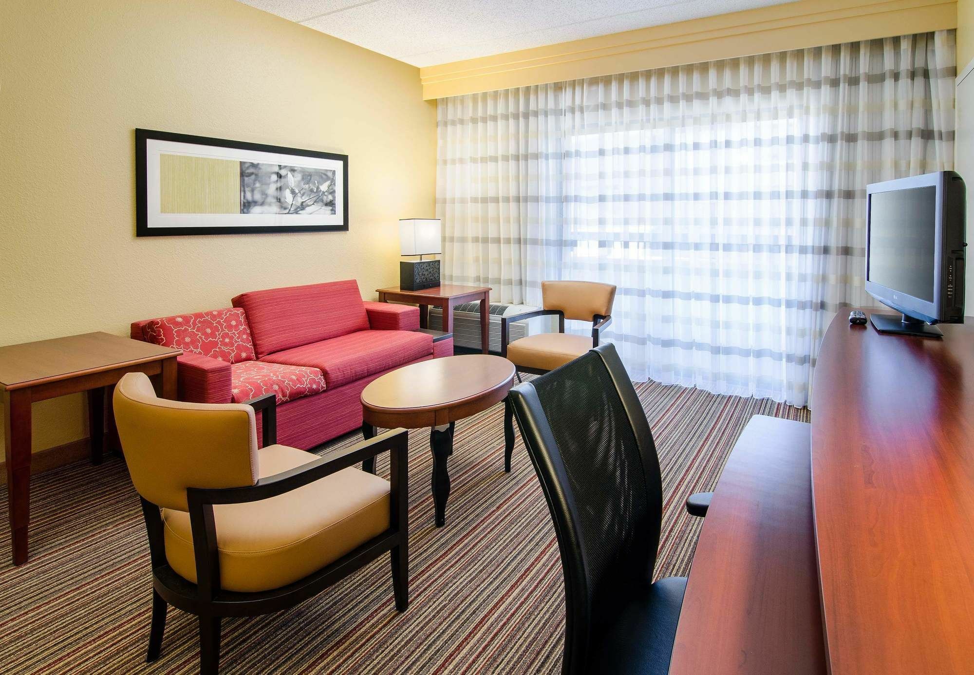 Courtyard By Marriott Greensboro Exterior foto